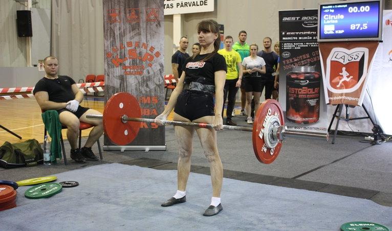 Sieviešu grupā svara kategorijā līdz 52 kilogramiem 1.vietu izcīnīja Larisa Cīrule (210 kg), absolūtajā vērtējumā viņai – 3.vieta. 
Autors: no arhīva
