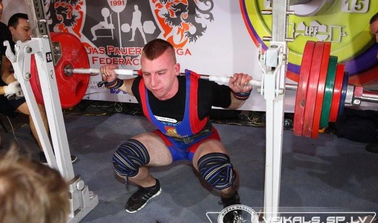 Latvijas izlases un sporta kluba “Gulbenes K.S.P.” sportists Uldis Ķiploks ir izcīnījis sudraba medaļu Pasaules čempionātā spēka trīscīņā bez ekipējuma, kas notiek Somijā. 
Autors: Publicitātes foto