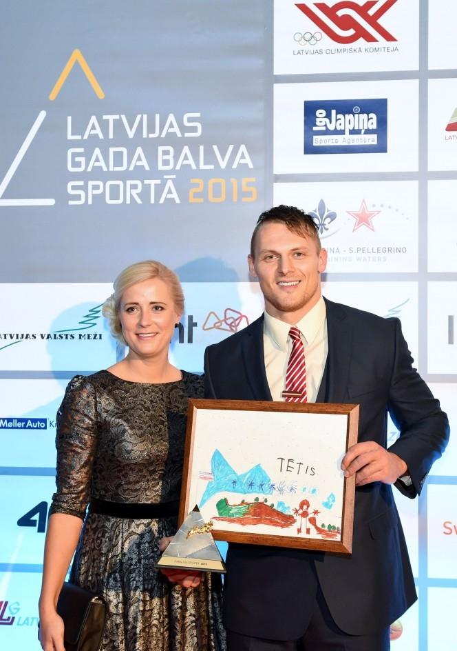Bobsleja stūmējs Daumants Dreiškens ieguva balvu 