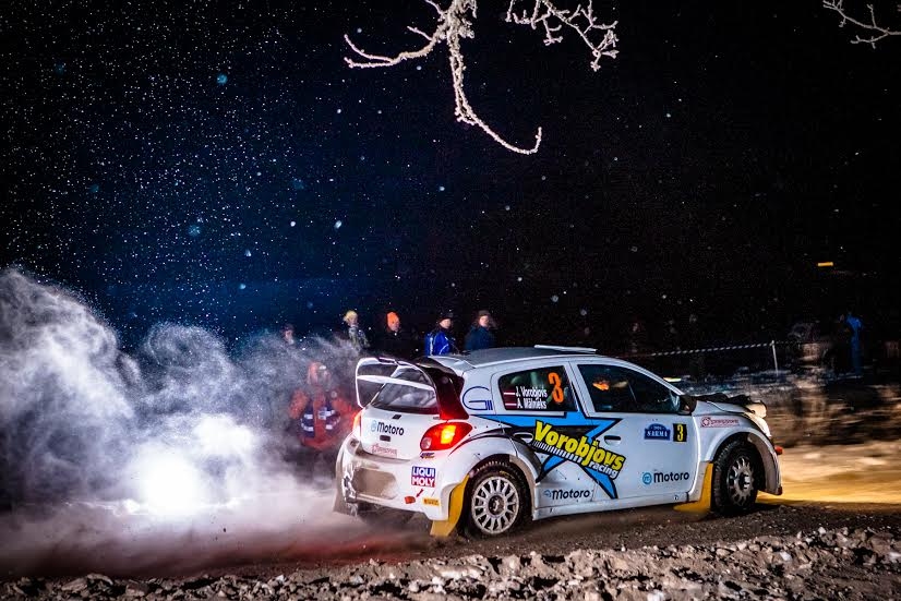 Tuvākie sekotāji Jānis Vorobjovs un Andris Mālnieks ar savu jauno rallija automašīnu Mitsubishi Mirage atpaliek par 42,47 sekundēm.