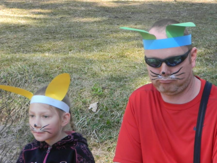 Mūsmāju tētis Kaspars kopā ar meitu Evelīnu Lieldienu pasākumā.
Autors:  mamma Oksana Zemniece