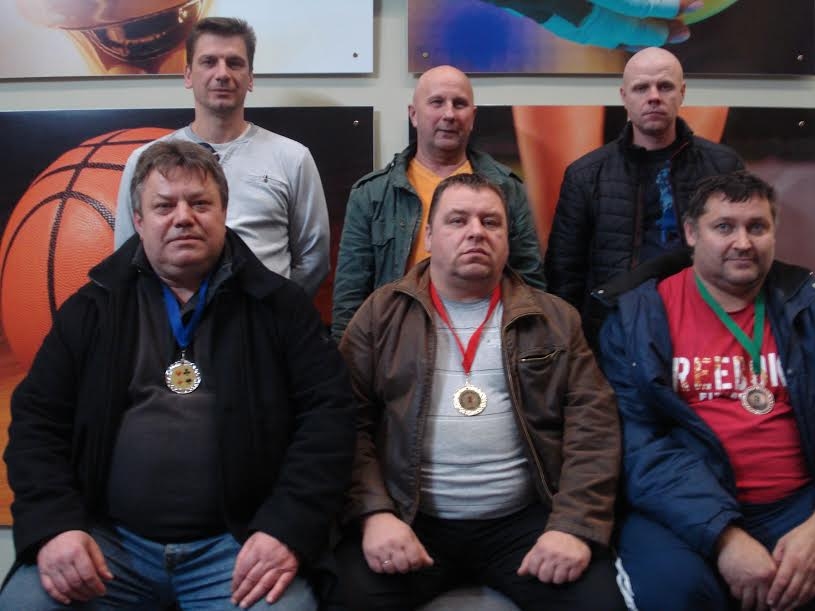 Gulbenes pilsētas čempionāta laureāti: 1.rindā (no kreisās) - Aldonis Meikstums, Edgars Bukšs un Juris Praškevičs;  2.rindā (no kreisās) - Raimonds Skuja, Valdis Kalniņš un Armands Dzērve.

Autors: no personiskā arhīva