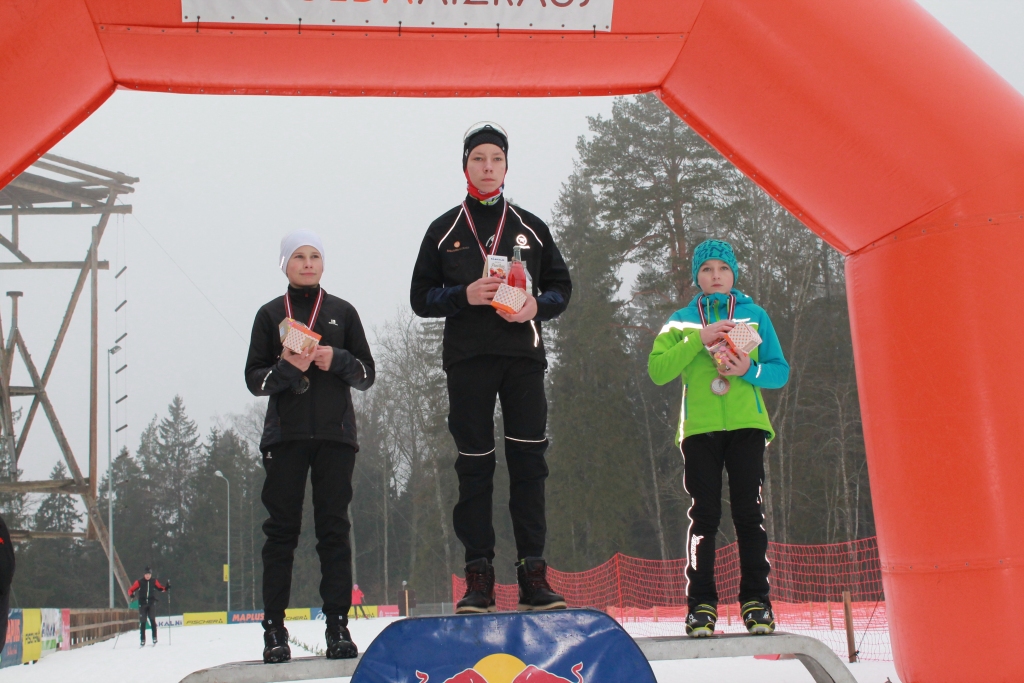 Tautas slēpojumā "Sigulda 2017" 2.vieta - Oskaram Jaunbērziņam un 3. vieta - Dāvim Endem.