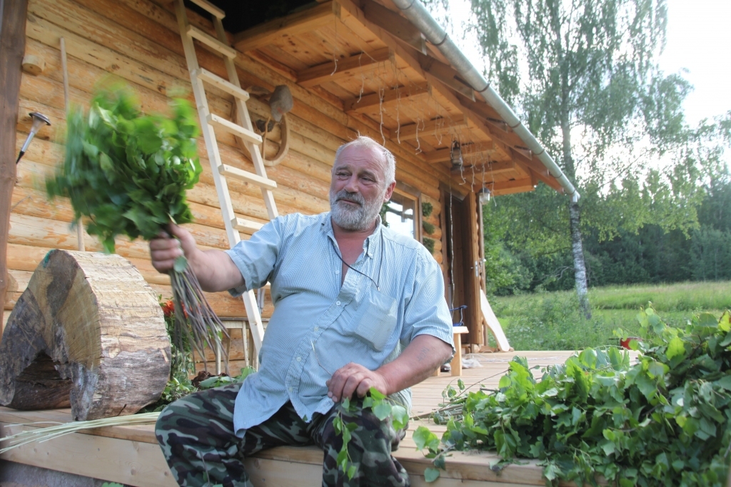Īstu dziedniecisku pirti piedāvā Viktors Podziņš, kurš jums individuāli pagatavos skrubi no vietējām izejvielām. 