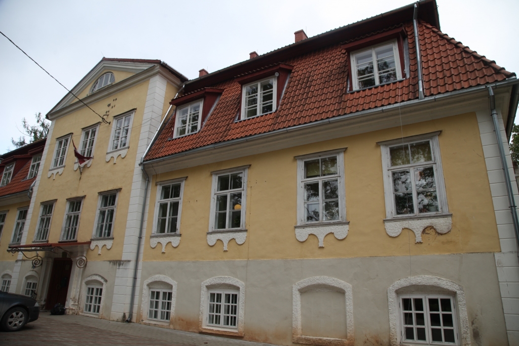 Beļavas muižā varēsiet apskatīt unikālas vērtības – dažādus interjera apdares elementus, kas ēkas telpās saglabājušies līdz pat šodienai: krāsaina marmora plātņu grīdas segumu vestibilā, koka kāpnes, krāsnis, durvis, iebūvētus sienas skapjus un sienas paneļus.