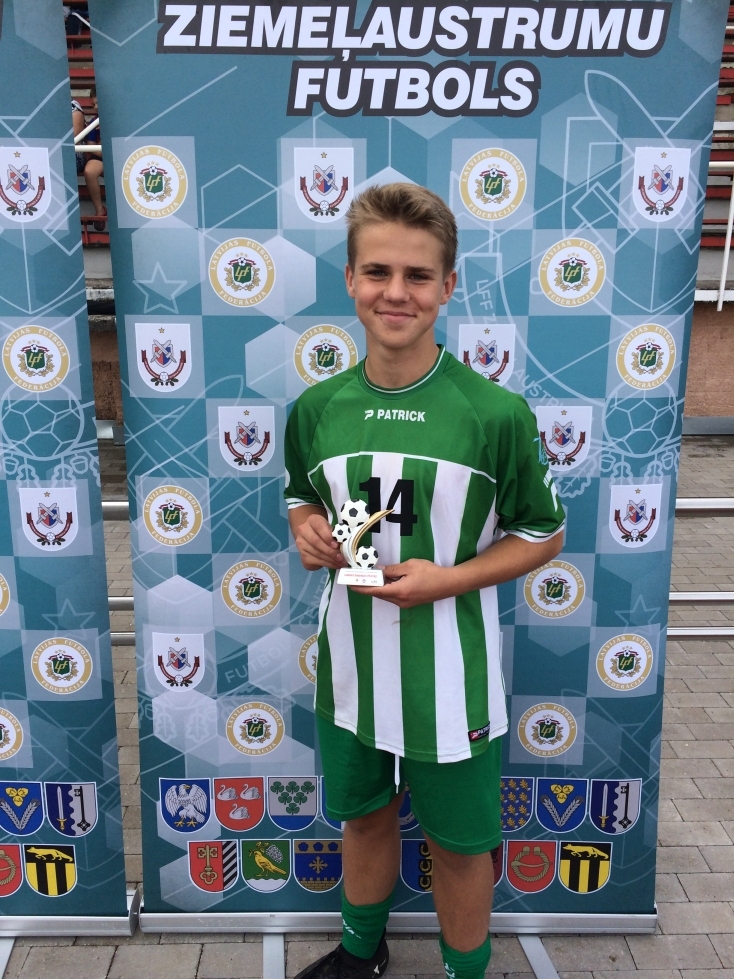Emīls Poļaks - labākais U-15 grupas komandas futbolists.