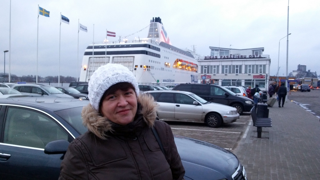 Pirms kruīza ar "Tallink" prāmi "Romantika" Rīgas pasažieru ostā.
Autors: Tamāra Ulase