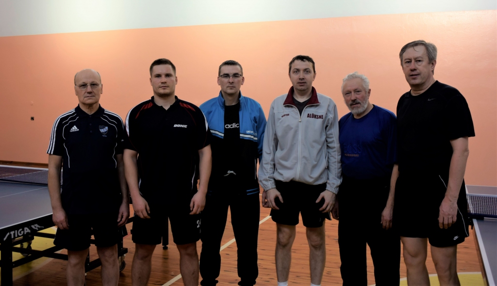 “Staru kausa 2018” 4.kārtas uzvarētāji (no kreisās): Guntis Lezdiņš (Valmiera) - 1.vieta, Mārtiņš Ribakovs (Gulbene) - 2.vieta, Andris Neilands (Gulbene) - 3.vieta, Aivars Dulbergs (Alūksne) - 4.vieta, Andrejs Rešetņikovs (Rēzekne) - 5.vieta, Agris Koris (Gulbene) - 6.vieta.
Autors: no personiskā arhīva
