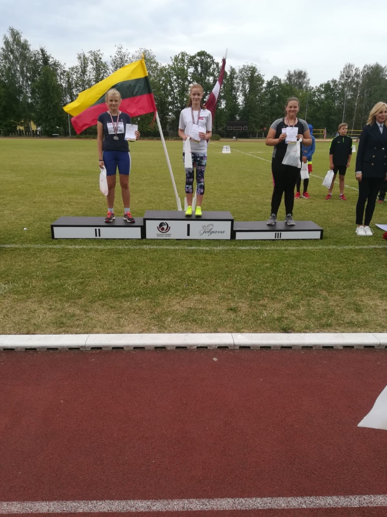 2.vieta 2 kg lodes grūšanā - 2006.g.dz. Evelīnai Lazdiņai
Autors: no personiskā arhīva