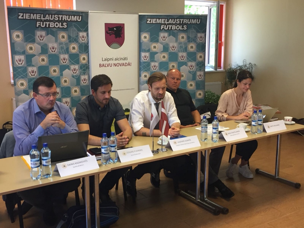 Latvijas Futbola federācijas delegācija (no kreisās):
D.Kazakevičs, E.Pukinsks, K.Gorkšs, M.Paatalainen, A.Neilande
Autors: no personiskā arhīva