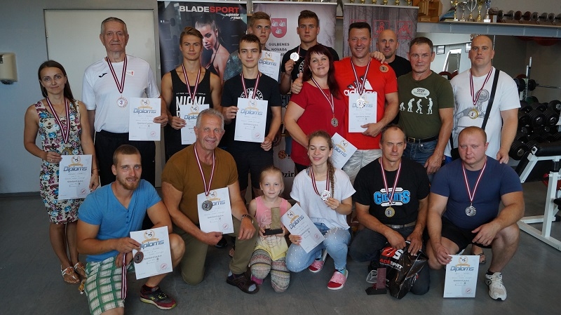 Kā jau mājiniekiem pienākas “Gulbenes K.S.P.” komandai 1.vieta Gulbenes pilsētas atklātajā čempionātā klasiskajā svara stieņa spiešanā guļus.  No personiskā arhīva
Autors: No personiskā arhīva