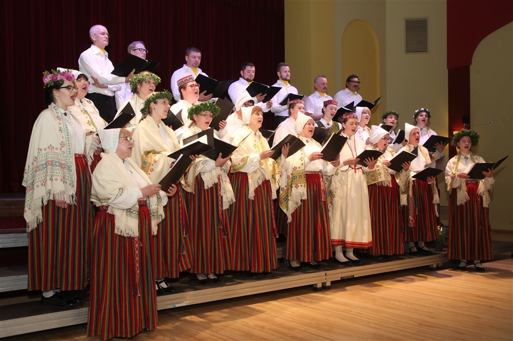 Baltinavas novada jauktais koris (dir. Aija Nagle).