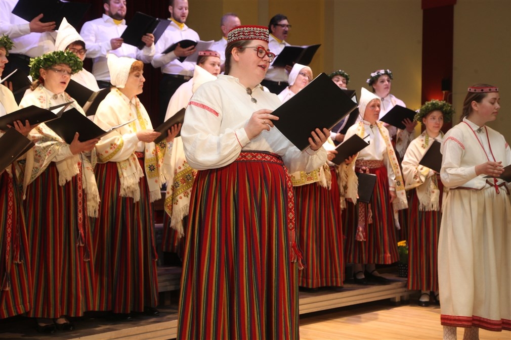 Baltinavas novada jauktais koris (dir. Aija Nagle).