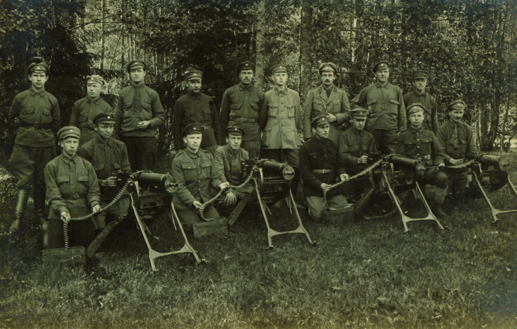 4. Valmieras pulka ložmetējnieki ap 1920. gada vasaru. Starp viņiem arī Aleksandrs Zobens 92. r. 5. no kreisās

Autors: Valmieras muzeja krājums Nr. VLNM 43271/16
