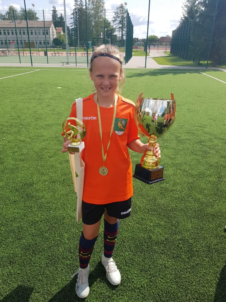 Laura Kallase kļūst par Latvijas čempioni U-12 meiteņu futbola čempionātā (attīstības grupa) .
Autors: no privāta arhīva