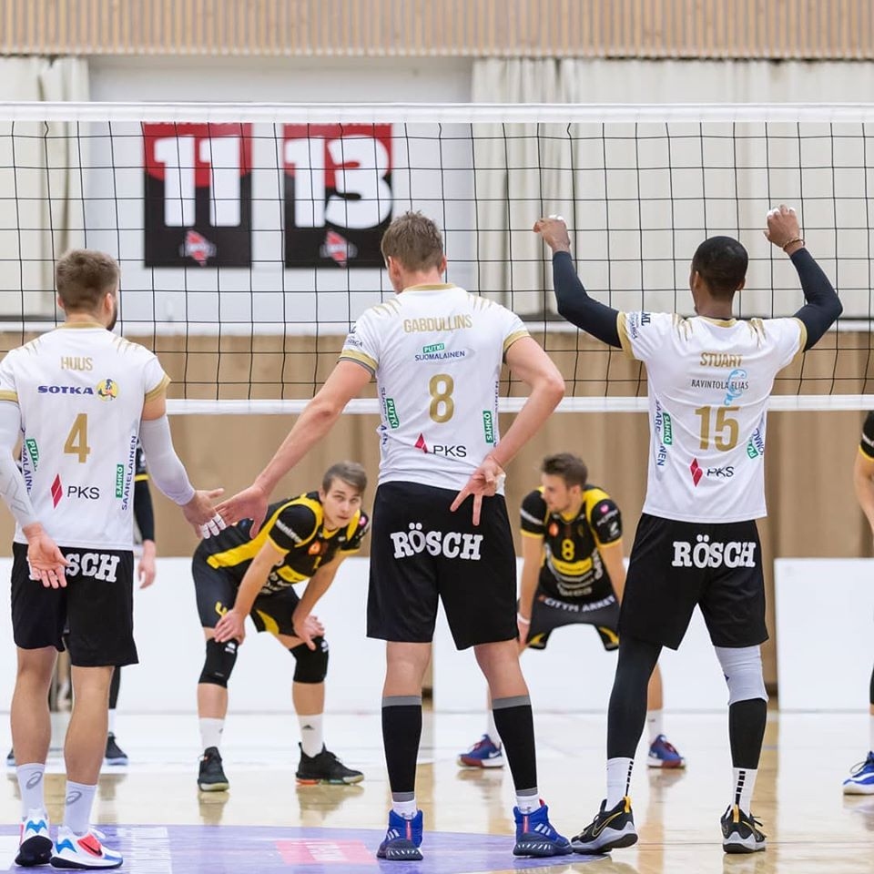 Matīsam Gabdulļinam izdevās noslēgt līgumu ar Somijas augstākās līgas komandu “Karelian Hurmos”. Attēlā: regulārā turnīra spēlē “Hurmos” pret “Tiikerit” izcīnīja uzvaru ar 3:0.
Autors: no personiskā arhīva