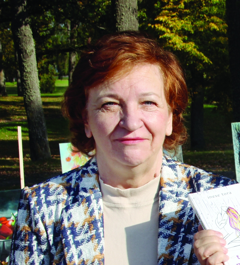“Mēs, latvieši, esam arī dabu un Latviju mīloši, ir ļoti daudz dzejas, kas ir veltīta tieši Latvijai un dzimtenes mīlestībai. Man jādomā, ka cilvēki tomēr ļoti mīl savu zemi.”  
Ilona Vītola