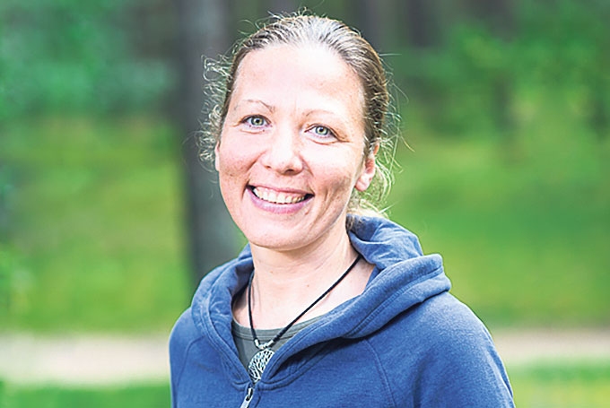 Inga Račinska, Latvijas Dabas fonda padomes locekle, visvairāk satraucas par to, kas Latvijā notiek ar dabiskajām pļavām, – tās izzūd, jo vai nu aizaug ar krūmiem un kokiem (mežu), vai arī lauksaimnieki tās uzar un pārvērš par aramzemēm.
Autors: Latvijas Dabas fonds