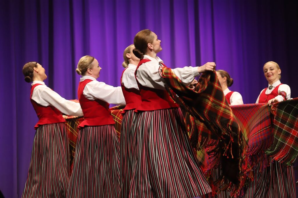 "Apinītis".