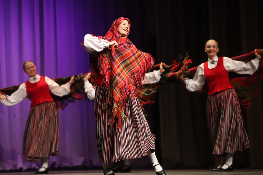 "Apinītis".