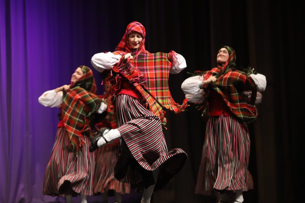 "Apinītis".