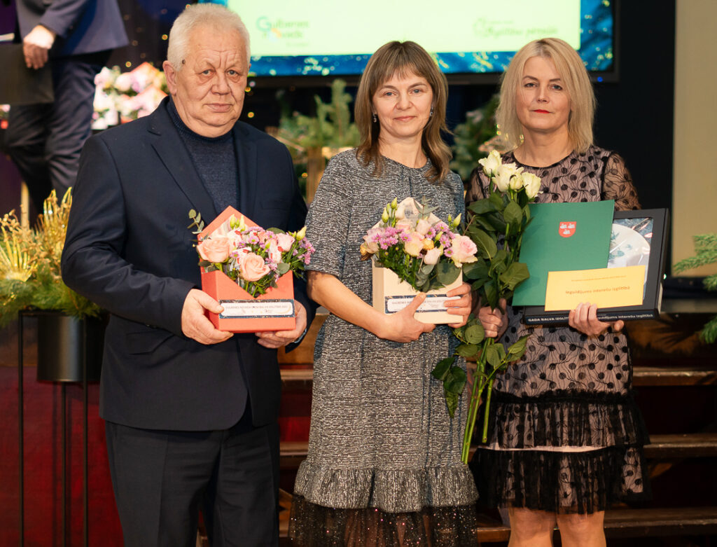 Nominācijā “Ieguldījums interešu izglītībā” bija nominēti Juris Ivanovs (no kreisās), Ligita Lapsa un Inga Anča, kura saņēma balvu.
Autors: Foto: Aleksandrs Lustiks