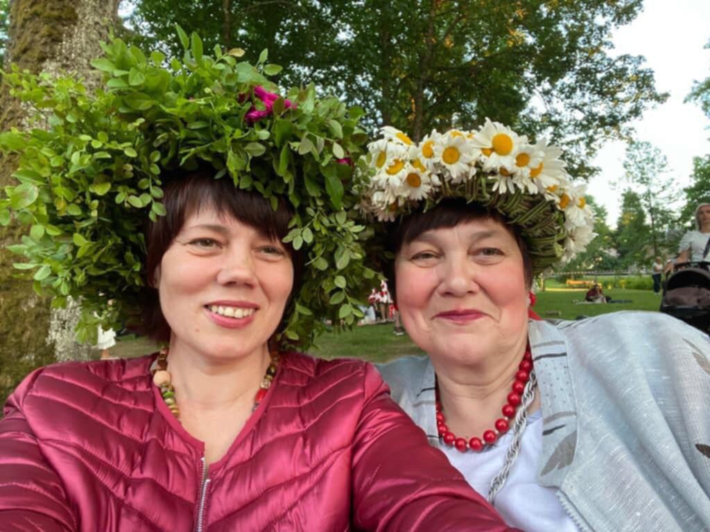 MĪĻI SADZĪVO UN SAPROTAS. Diāna par meitu teic: “Evita ir skolotāja, un viņai ir sava dzīve, savas rūpes un pienākumi. Tajā pašā laikā viņa ļoti dzīvo līdzi arī man. Es varu uz meitu paļauties.”
Autors: Foto: no personiskā arhīva