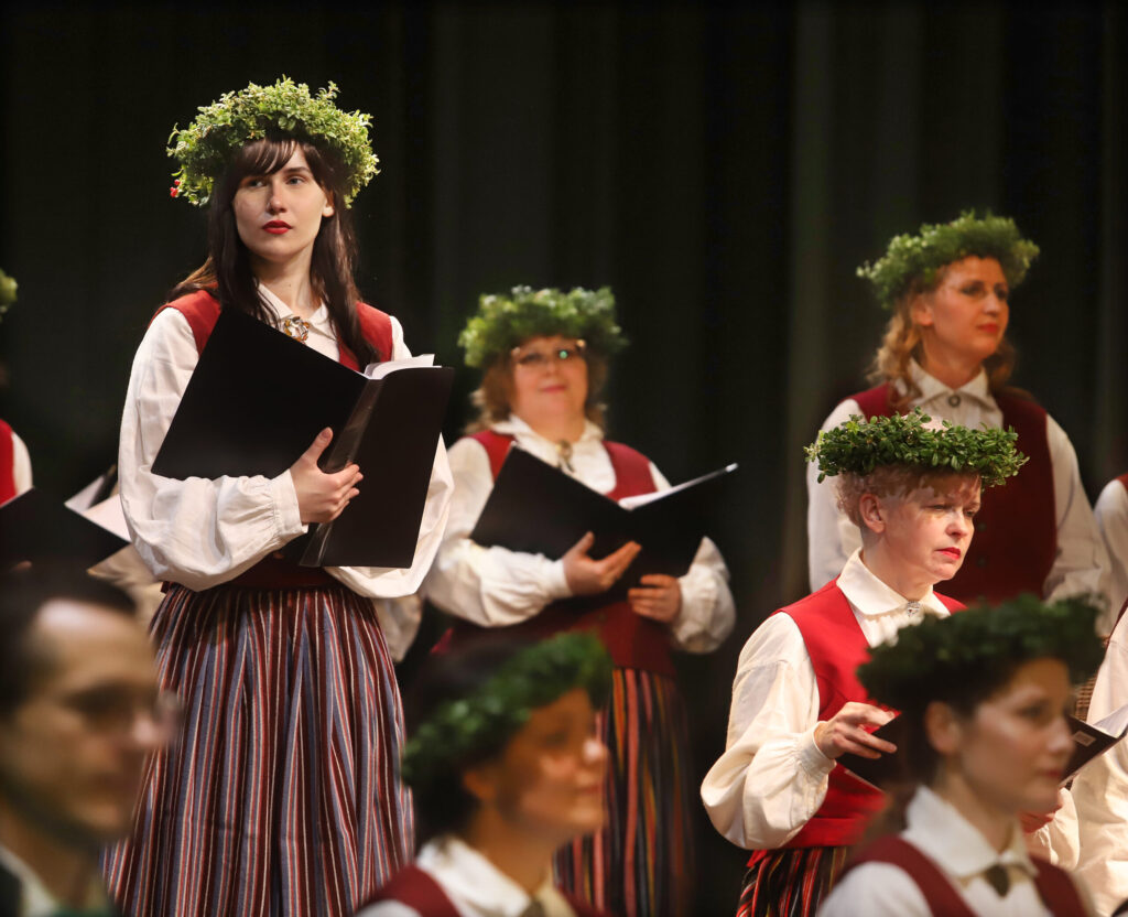 VIENA NO JAUNĀKAJĀM kora dalībniecēm Samanta Strupka izpildīja nelielas solo epizodes.
Autors: Foto: Gatis Bogdanovs