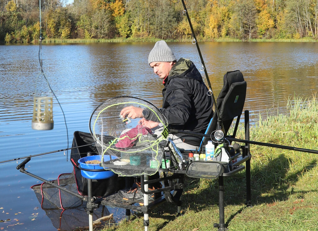 RĪDZINIEKAM DMITRIJAM ANČEVSKIM šī nebija no veiksmīgākajām sacensību reizēm – tikai 720 grami Tirzas upē mītošo zivju.
Autors: Foto: Gatis Bogdanovs