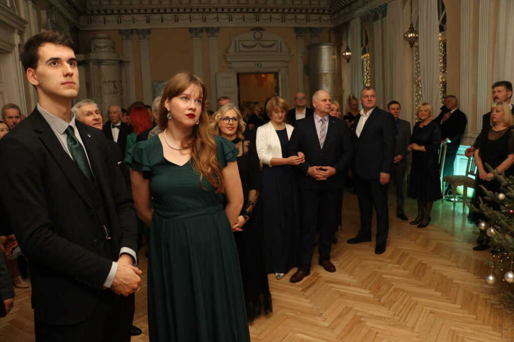IKGADĒJĀ Zvaigznes dienas balle ir brīnišķīga iespēja saposties un baudīt deju soli kvalitatīvas mūzikas pavadījumā.
Autors: Foto: Diāna Lozko