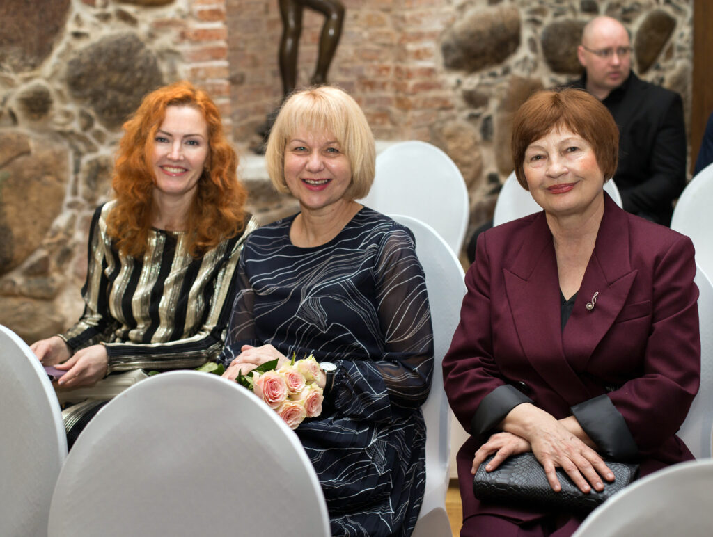 PASĀKUMĀ piedalījās mūzikas skolas pedagoģes: Jana Baldone (no kreisās), Inga Kalniņa un Lidija Musajeva.
Autors: Foto: Kintija Ostrovska