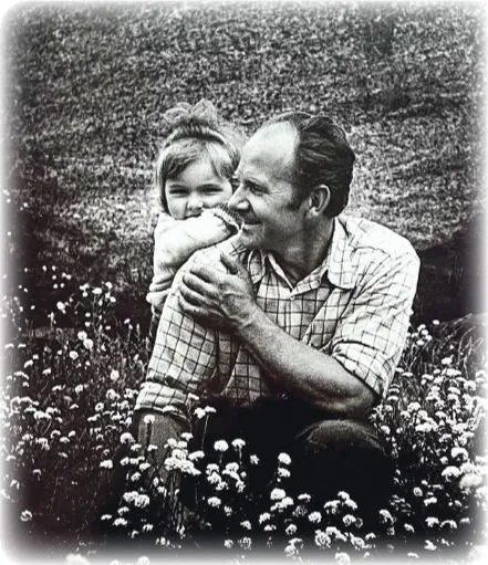 ILZE AR TĒTI INDULI RANKU. Viņa tēti atceras ar siltām atmiņām, kurās savijas tēta veidotā māksla un viņa gādīgums.
Autors: FOTO: NO PERSONĪGĀ ARHĪVA