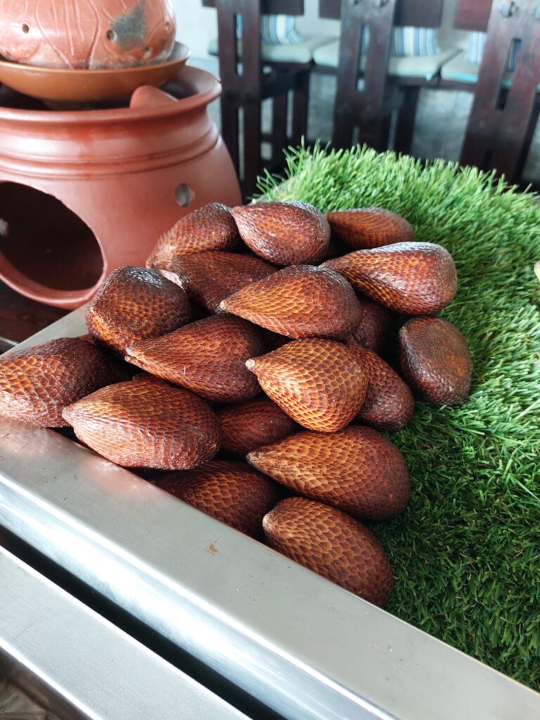 ČŪSKAS ādas auglis – tāds tas arī izskatās. Garša – saldskāba.
Autors: Foto: Pārsla Konrāde