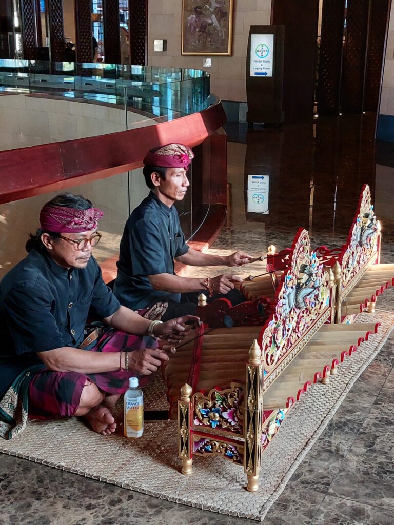 BALI tradicionālais mūzikas instruments “rindiks” bija redzams viesnīcās un dažreiz arī dzirdams.
Autors: Foto: Pārsla Konrāde