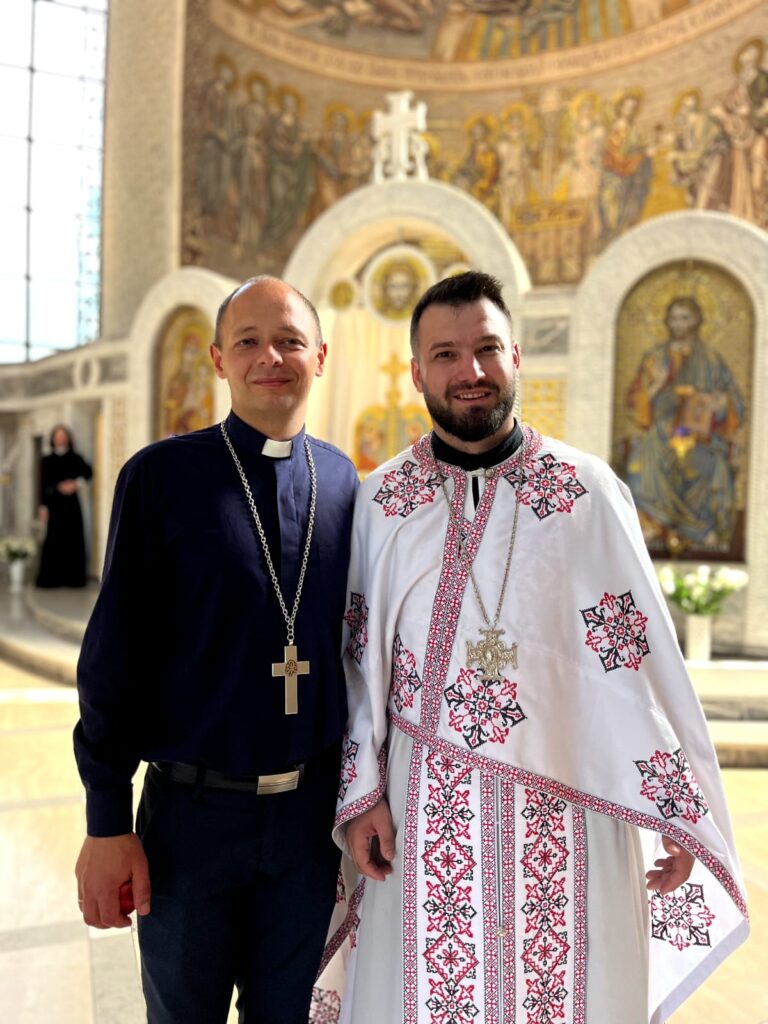 Visiespaidīgākā satikšanās Ilgvaram Matīsam bija ar Ukrainas pareizticīgās baznīcas kapelānu Sergiju Budoviju Kijivā, kurš drīz pēc tam devās kalpot uz fronti.
Autors: Foto: no privātā arhīva