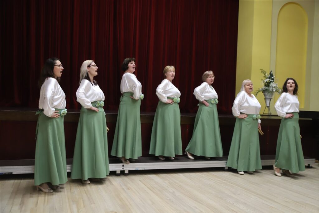 Rankas kultūras nama sieviešu vokālais ansamblis "Menora"