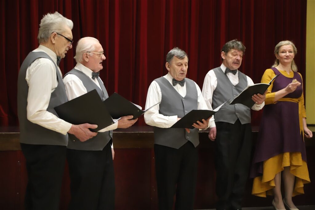 Gulbenes kultūras centra vīru senioru vokālais ansamblis “Namejs”