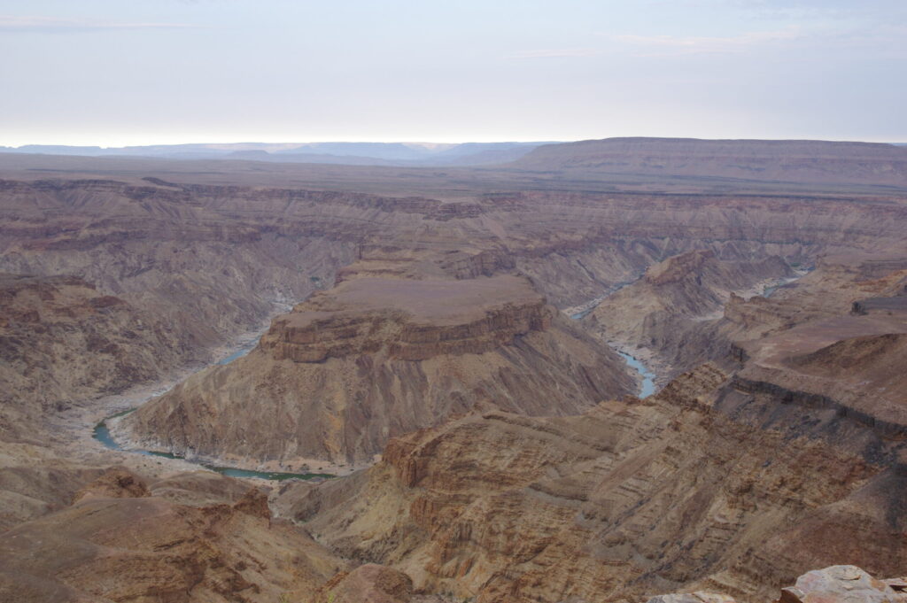 Zivju upes (“Fish River”) kanjons, kurš ir otrais lielākais pasaulē, pārsteidz tūristus ar savu varenību.
Autors: Foto: no Laimoņa Aumeistera privātā arhīva