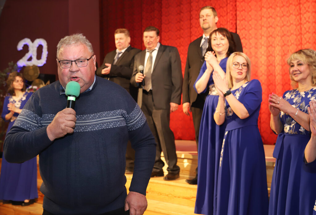 KĀ GODA viesis savu mīļāko dziesmu “Lācītis” izpilda “Veišu muzikanu” atbalstītājs un bijušais dalībnieks Stanislavs Gžibovskis.
Autors: Foto: Gatis Bogdanovs